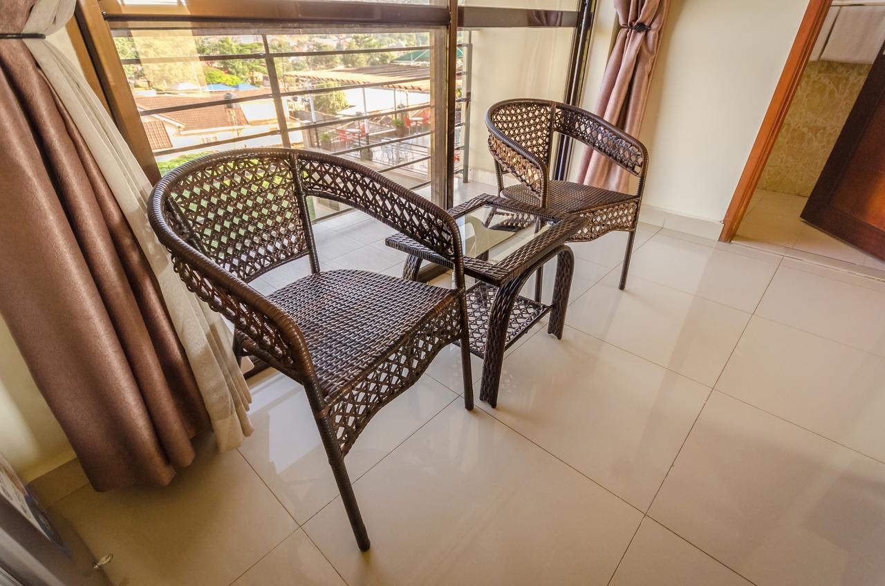 Zweibettzimmer mit Balkon