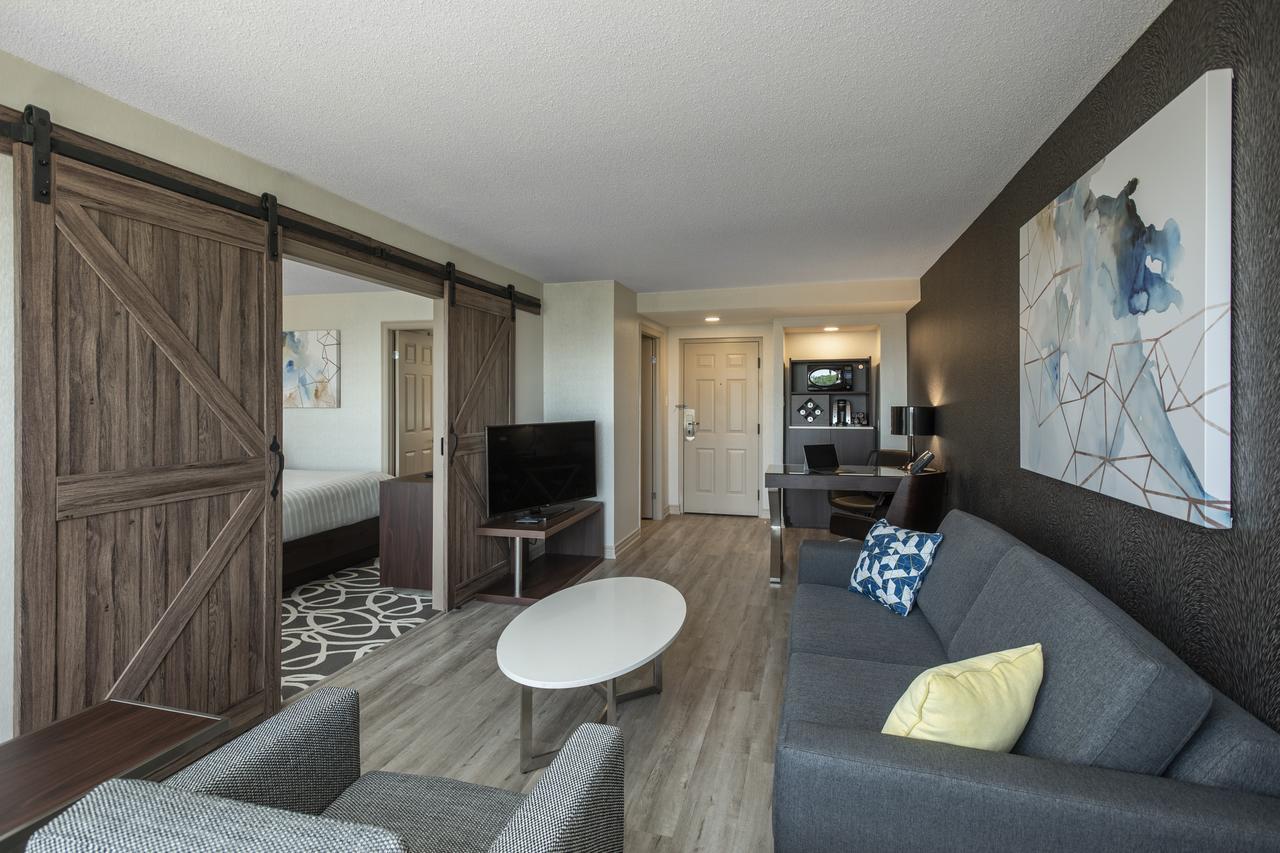 Lifestyle Suite Two Queen Beds Sofa Bed