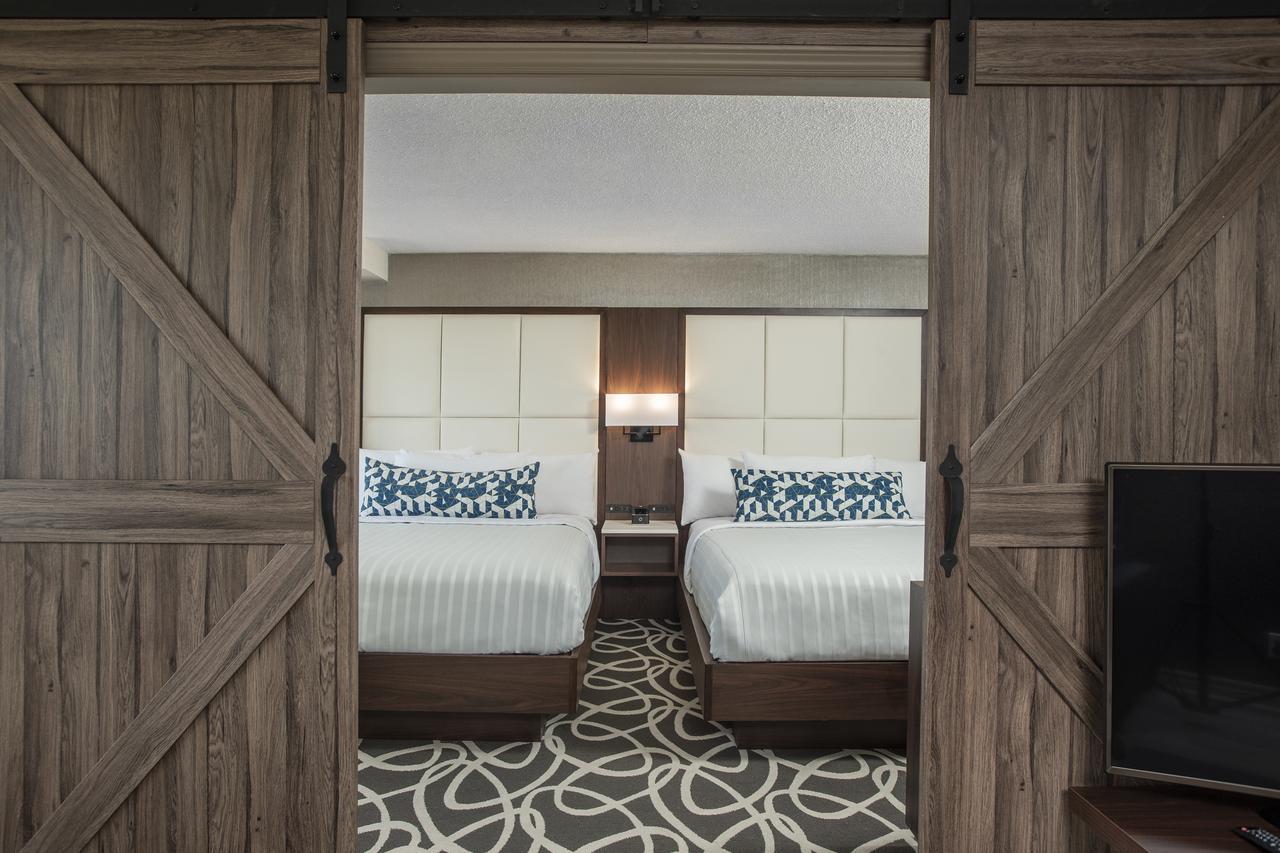 Lifestyle Suite Two Queen Beds Sofa Bed