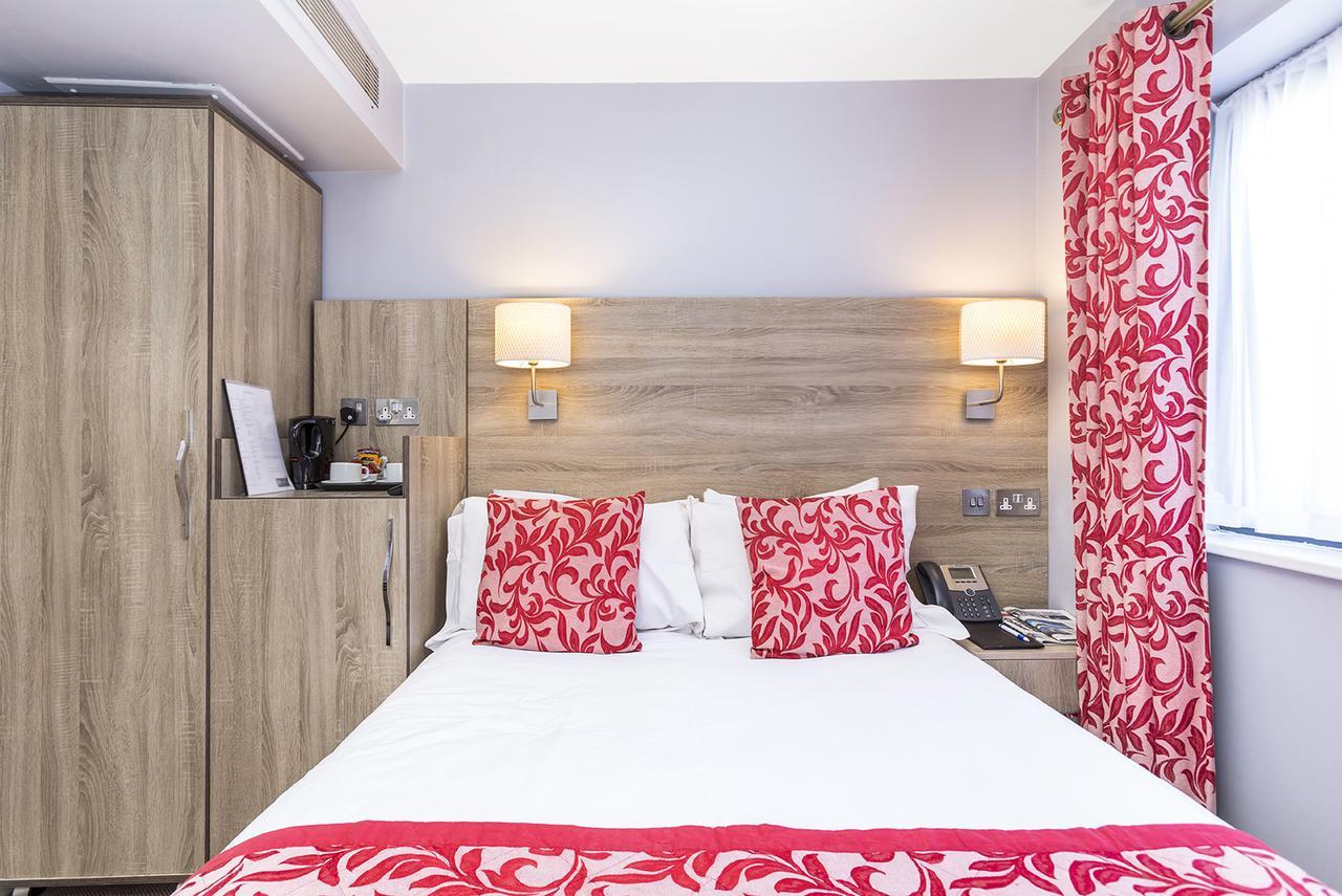 Small Double Room Window Double Bed