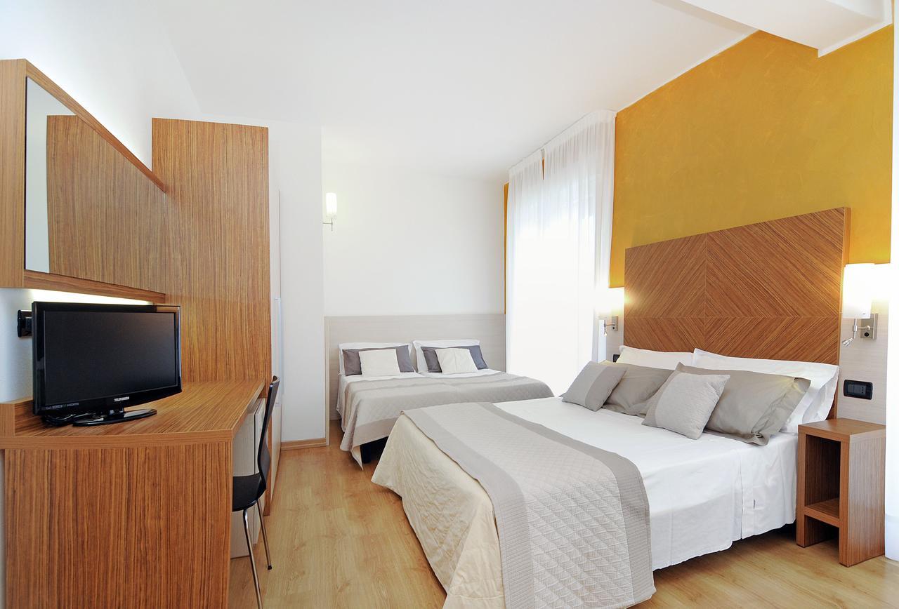 Quadruple Room with Balcony and Side Sea View,1597559072:JPEG