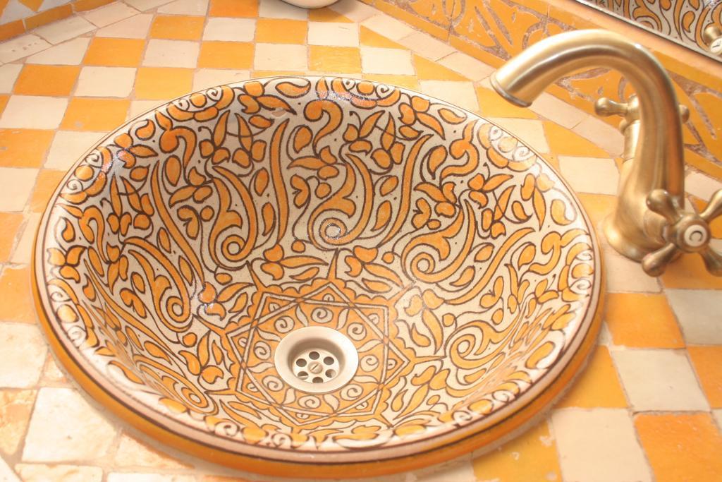 Kobba Safra - Yellow Room,127310448:JPEG