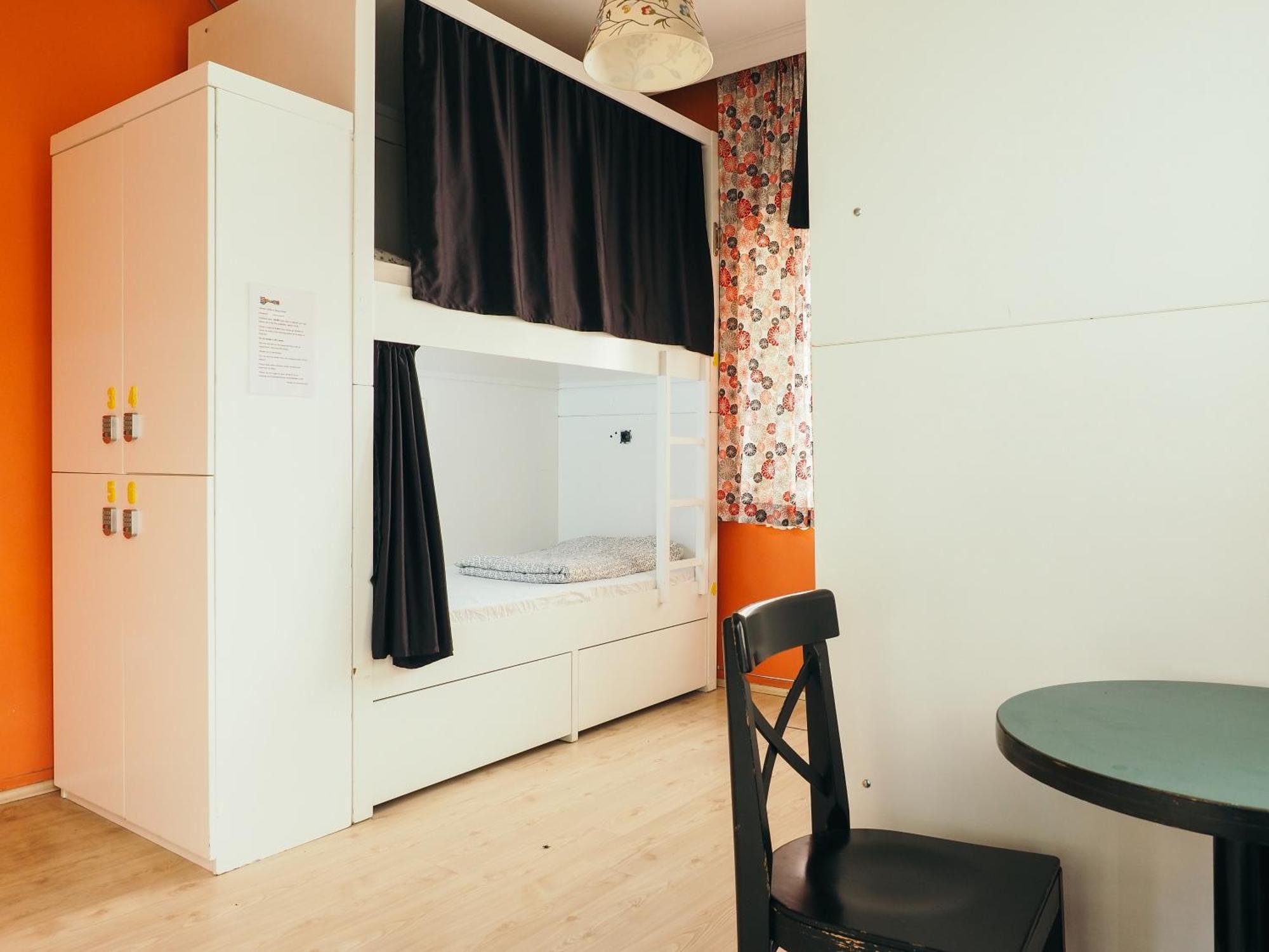 Bed in een Gemengde Slaapzaal met 6 Bedden