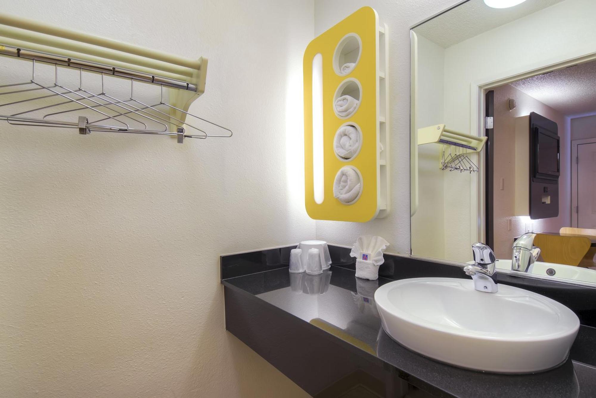 Double Room - Disability Access,688062123:JPEG