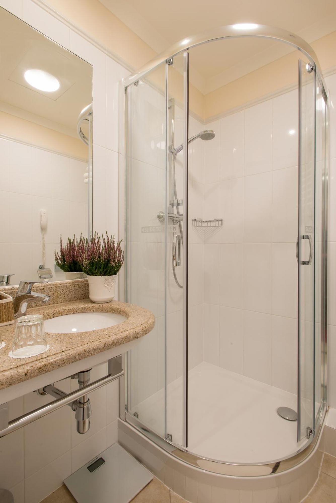 Single Room,1531830751:JPEG