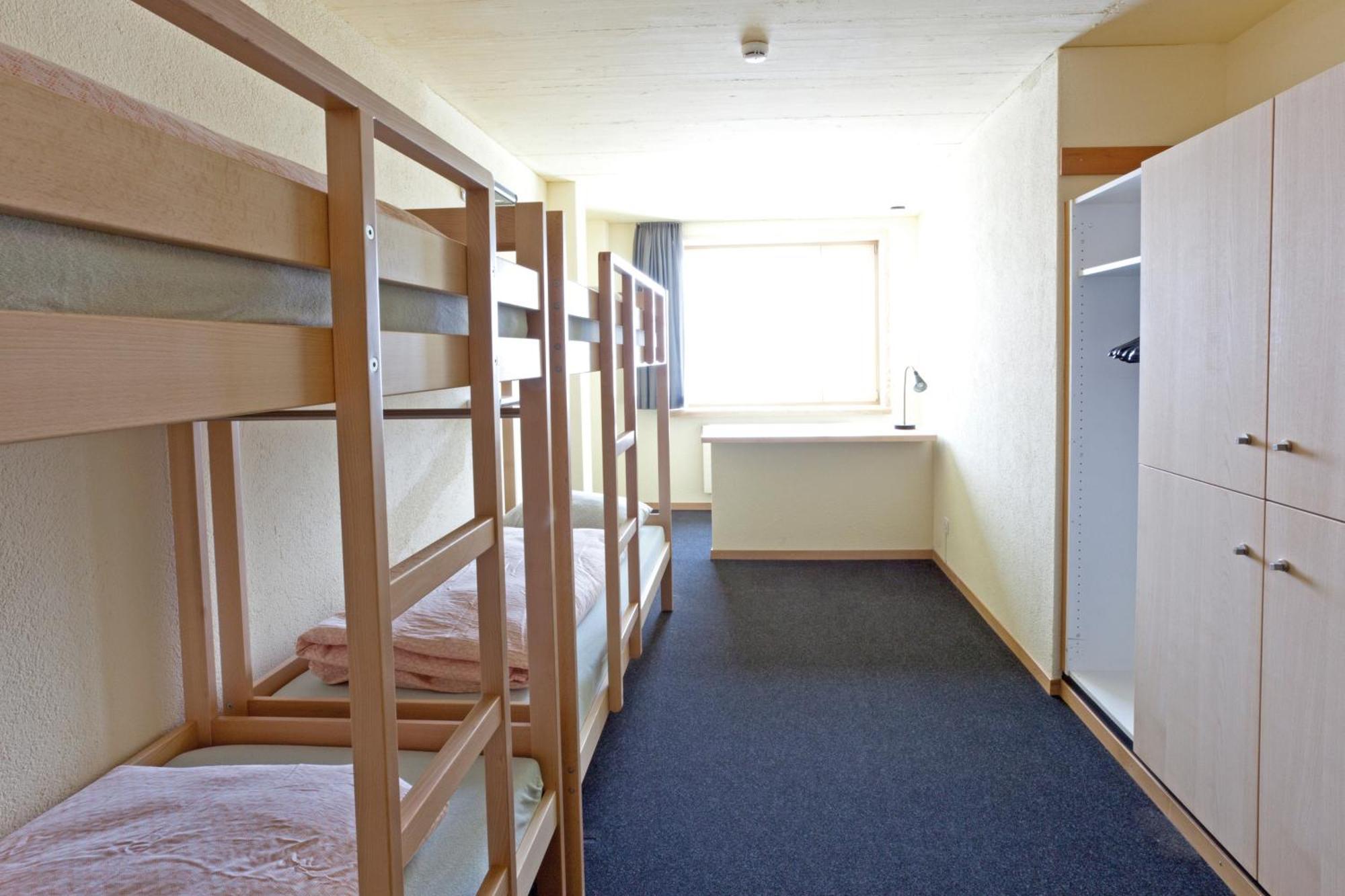 Vierbettzimmer mit Gemeinschaftsbad