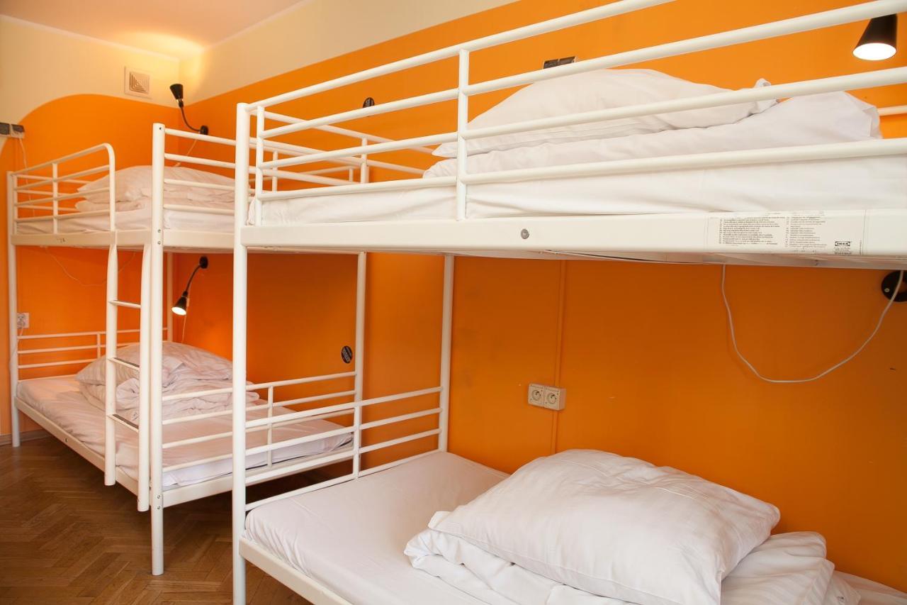 Letto a Castello in Dormitorio con 8 Letti