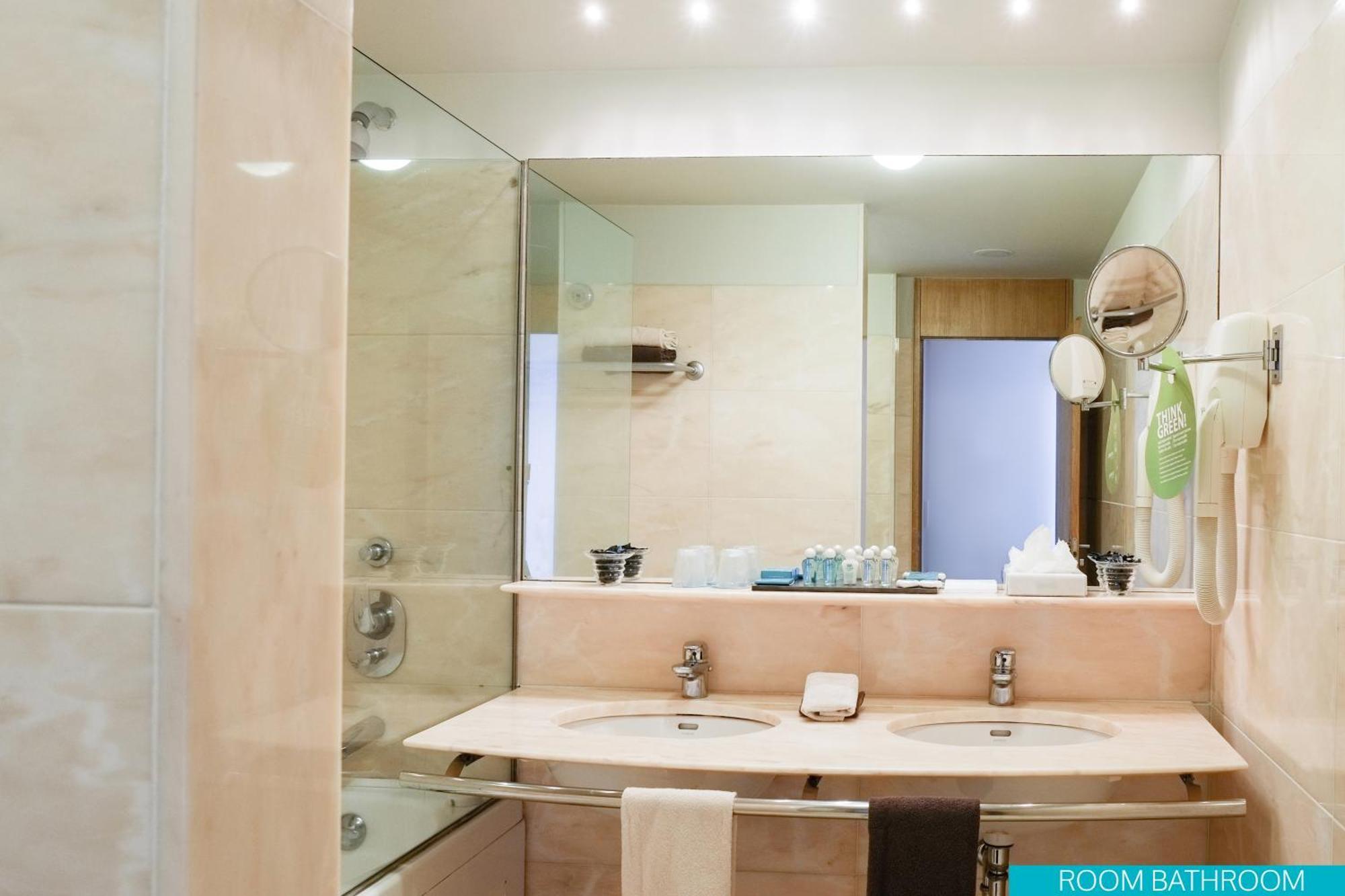 Premium Double Room with Sea View,703743616:JPEG