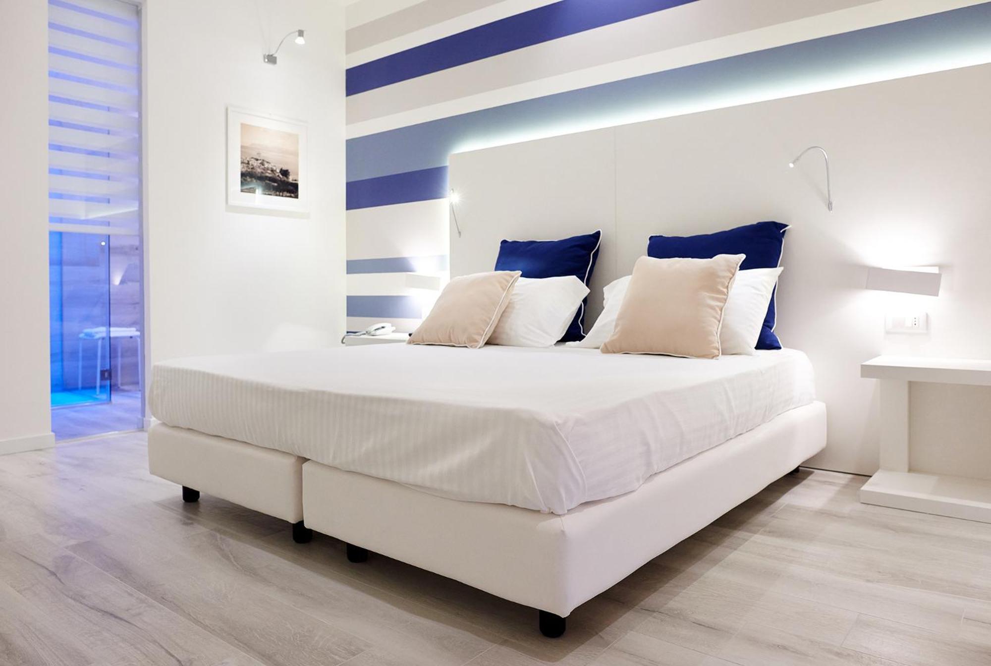 Double Room with Balcony,712816252:JPEG