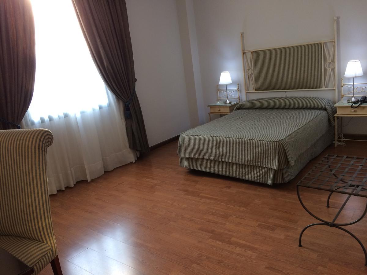 Single Room,719048728:JPEG