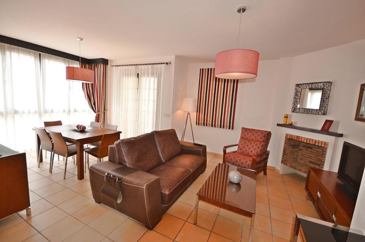 Two-Bedroom Apartment shared Swimming Pool