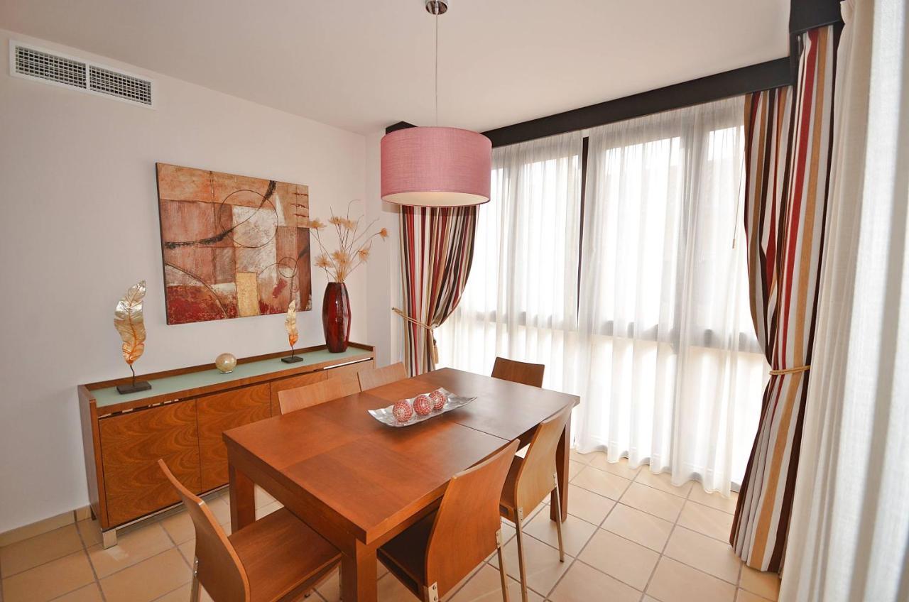 Two-Bedroom Apartment shared Swimming Pool