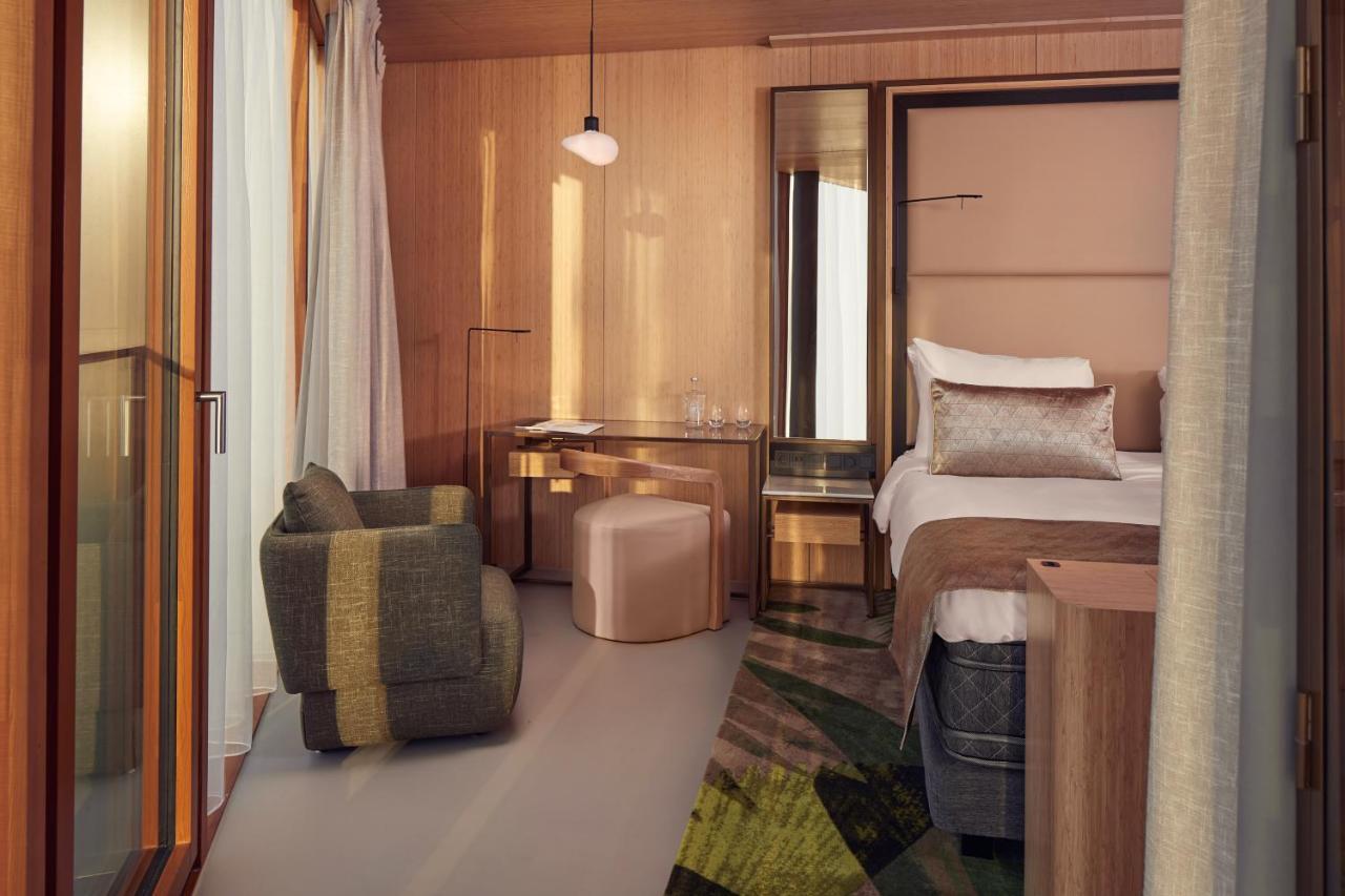 Extra Grote Superior Kamer met Bad, Douche en Balkon