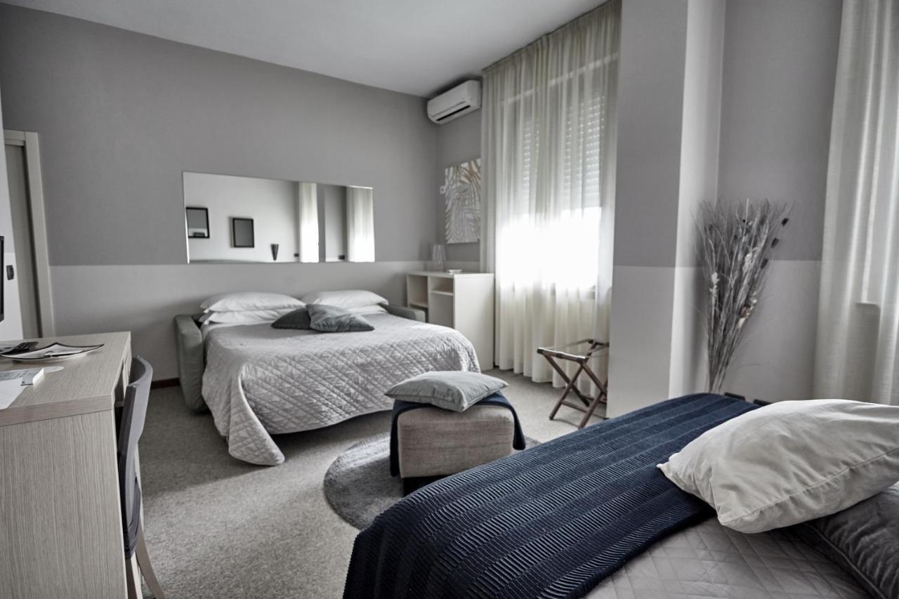 Junior Suite with Pool View,738548146:JPEG