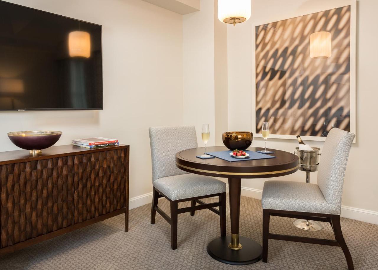 One-Bedroom Corner Suite