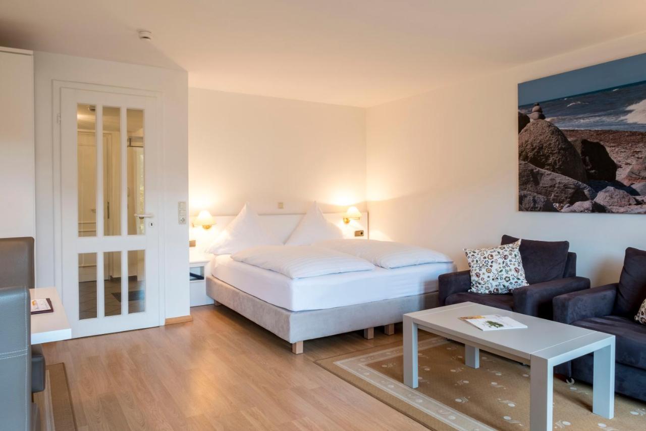 One-Bedroom Apartment,761656372:JPEG