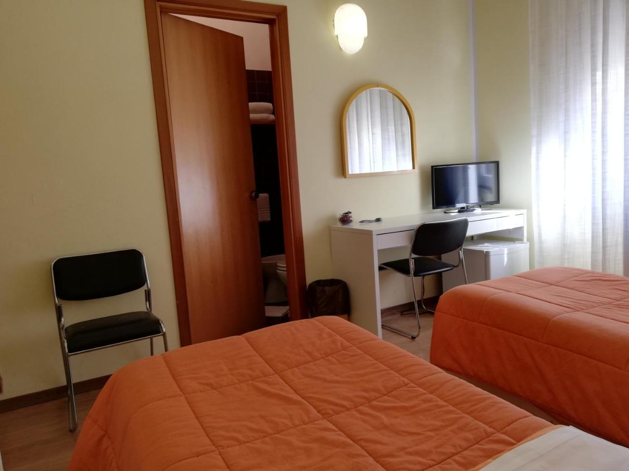 Twin Room,763225096:JPEG