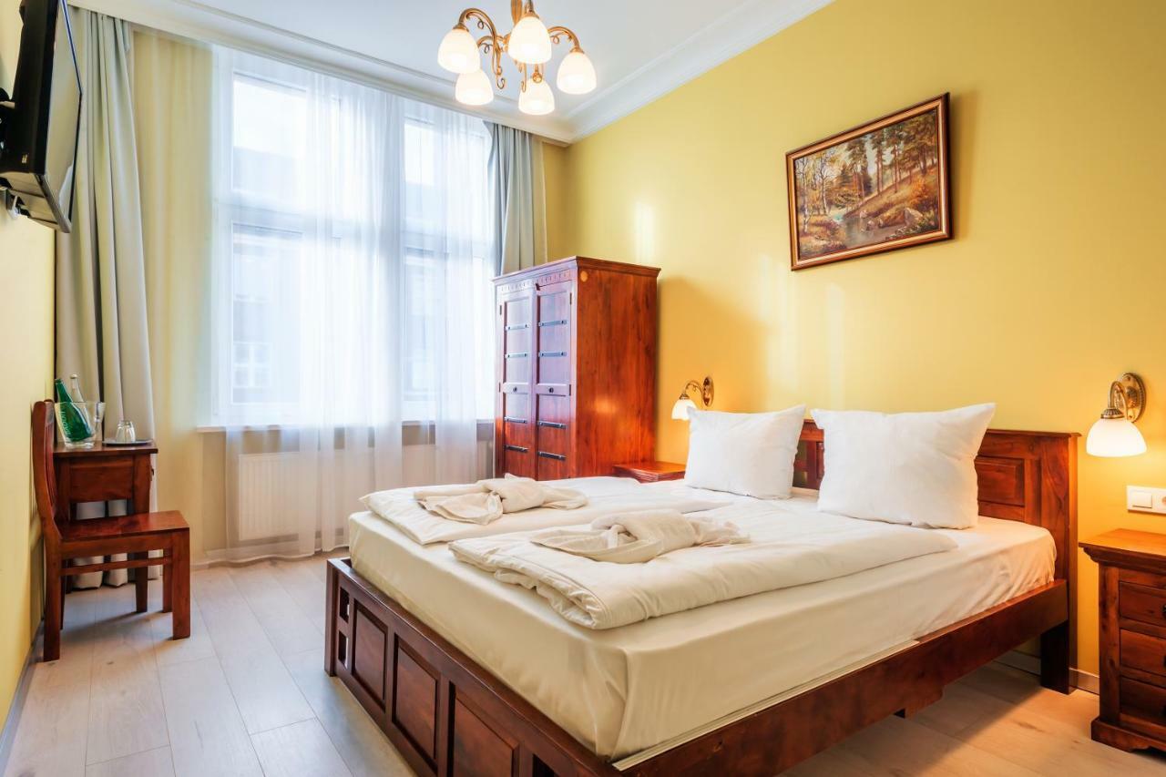 Quarto com Cama de Casal ou 2 de Solteiro