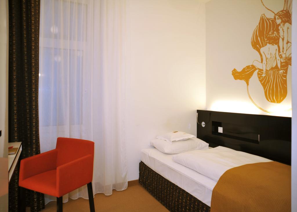 Deluxe Single Room,1275412870:JPEG