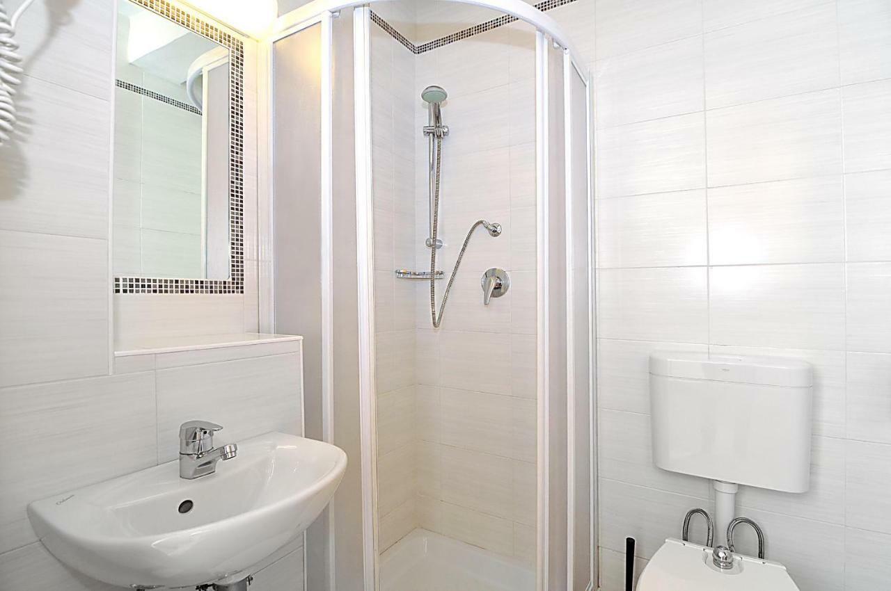 Single Room with Balcony and Side Sea View,805280298:JPEG