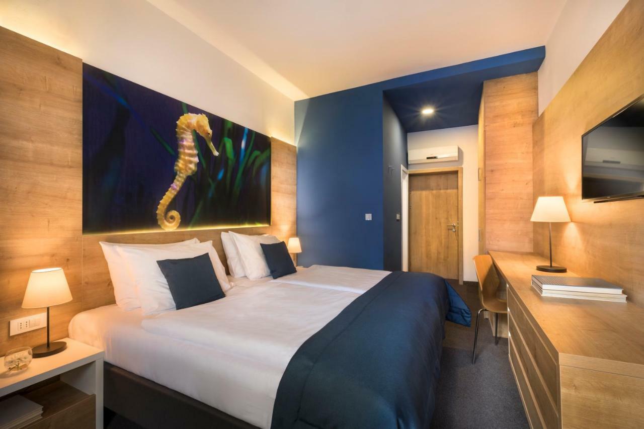 Double Room with Street View