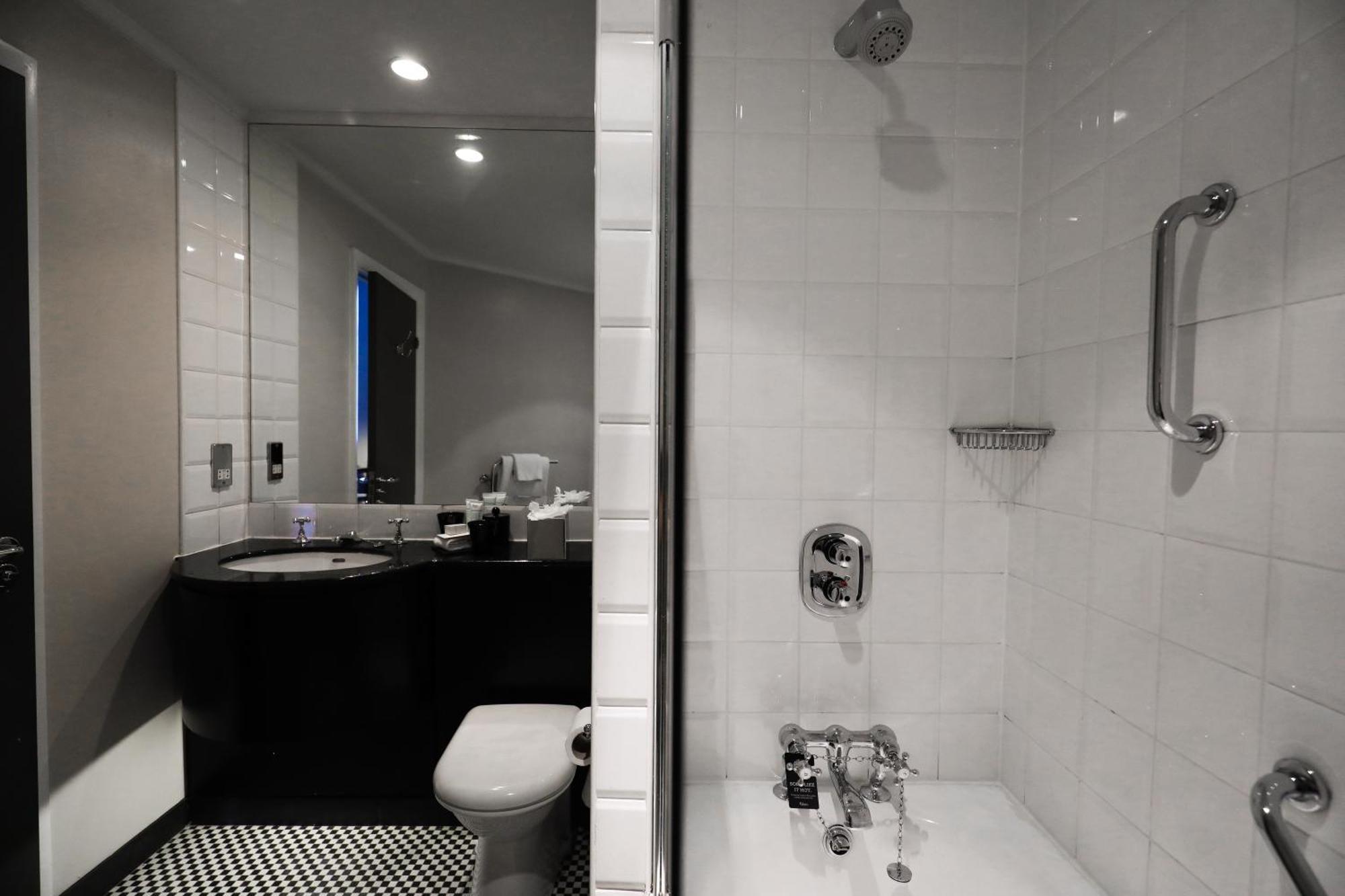 Club Twin Room