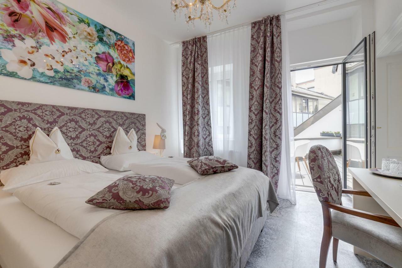 Deluxe Double Room with Balcony,831082508:JPEG