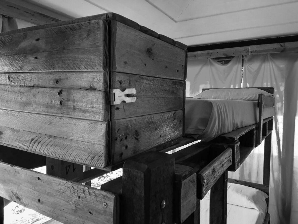 Cama de Solteiro em Dormitório com 10 Camas