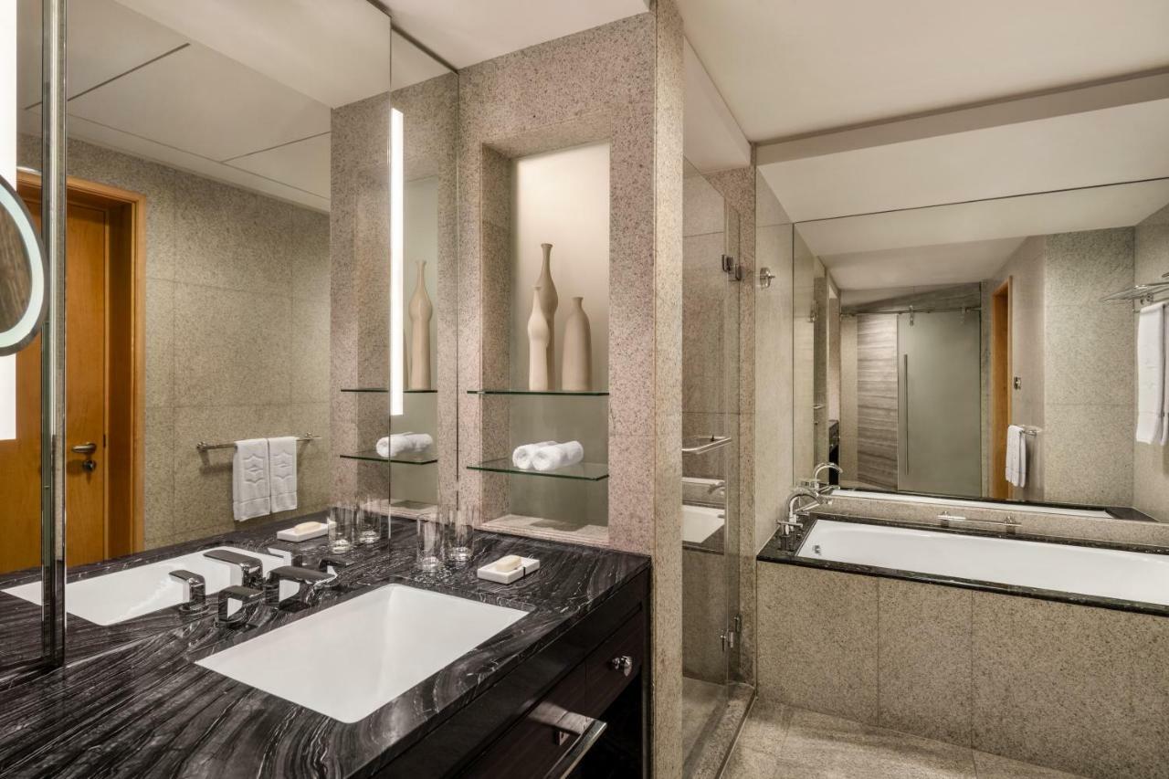Deluxe King Room with Burj Khalifa View