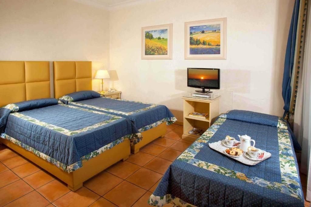 Small Triple Room,417891414:JPEG