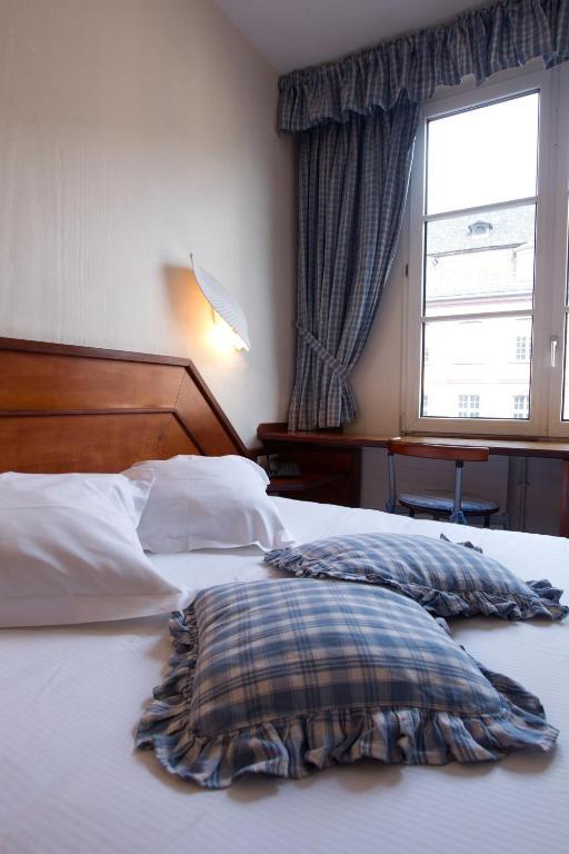 Cosy Double Room with Cathedral View