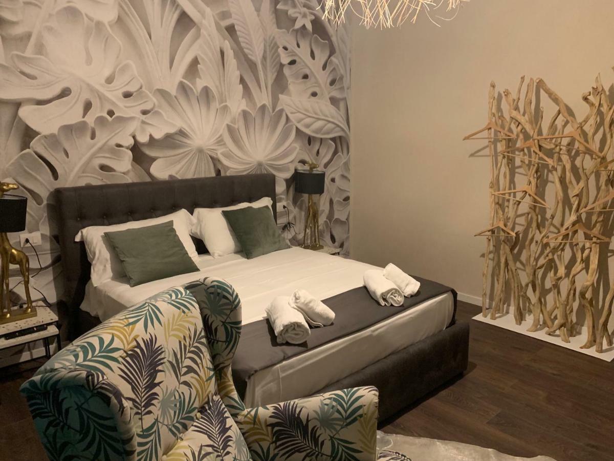 Double Room with Private External Bathroom,911035528:JPEG
