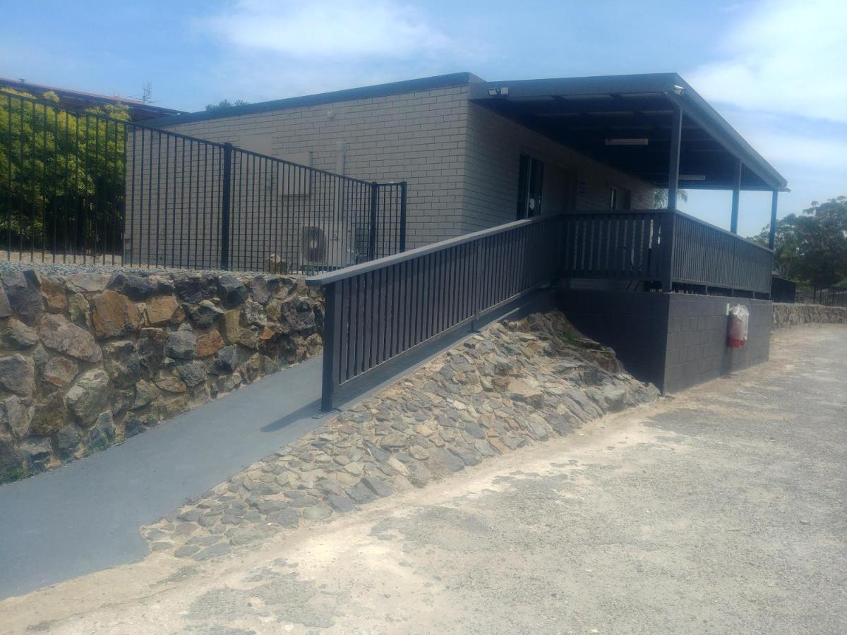Family Bungalow with Full Kitchen & Laundry - Not Pet Friendly