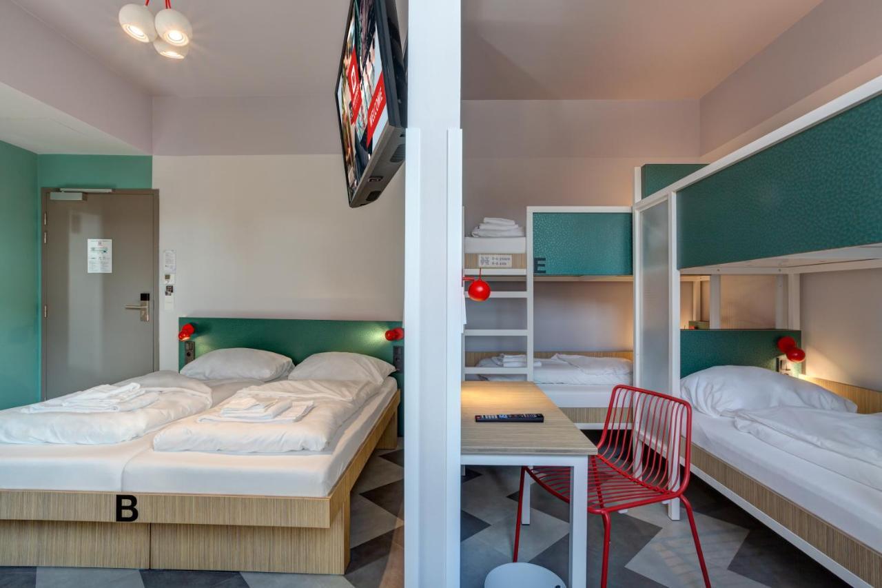 Quarto com 5 Camas