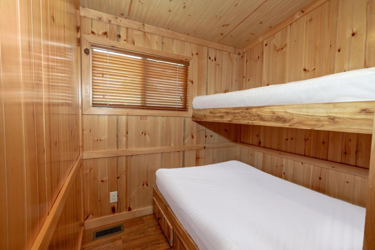 Deluxe Two Bedroom Cottage,958252228:JPEG