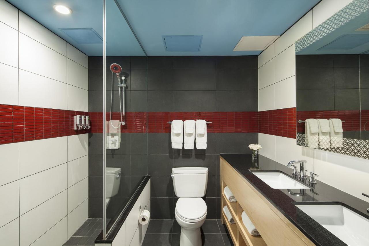 King Room Bath Tub Mobility Accessible