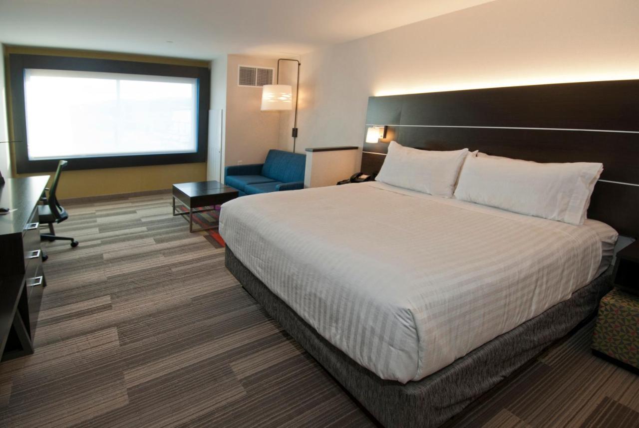 Queen Suite with Two Queen Beds