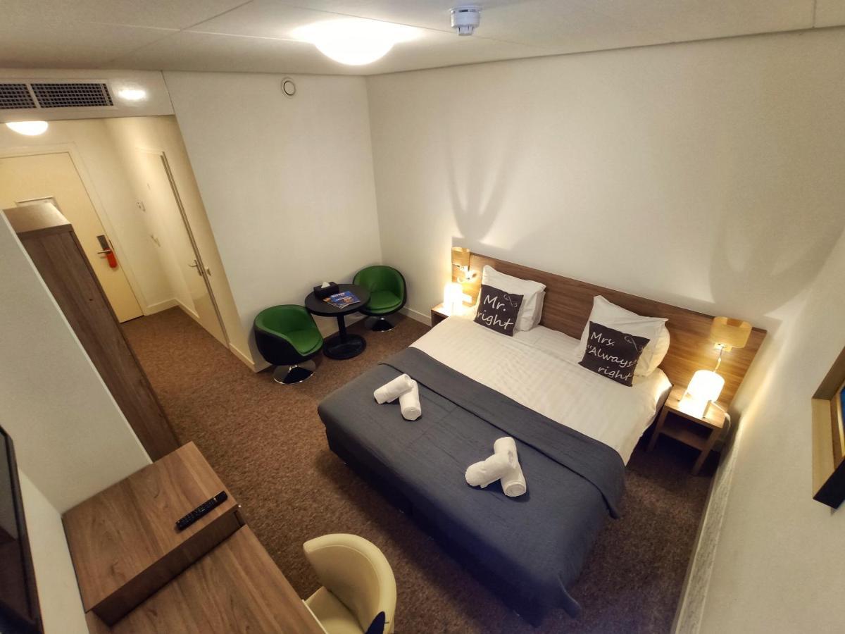 Double or Twin Room No Window,980192626:JPEG