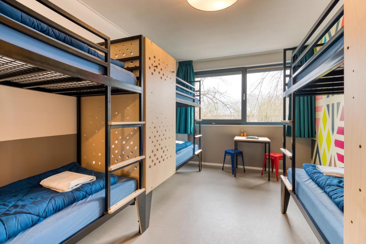 Bed 6-Bed Mixed Dorm Shower