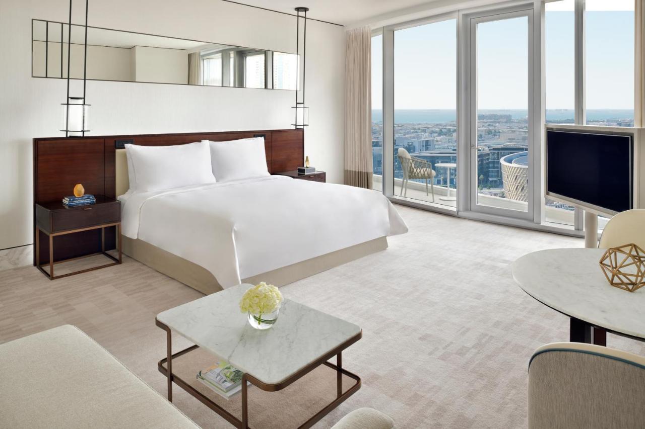 Junior Suite – Exklusiver Zugang zum Infinity-Pool und zur Club Lounge auf Ebene 54