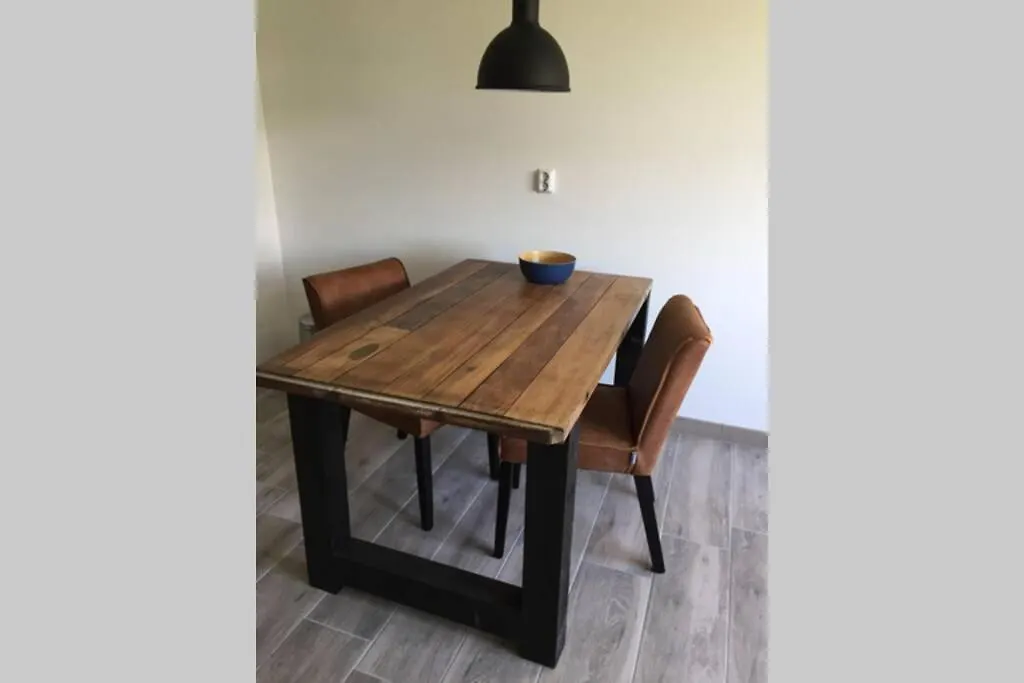 Bungalow op bedrijf met melkkoeien-1