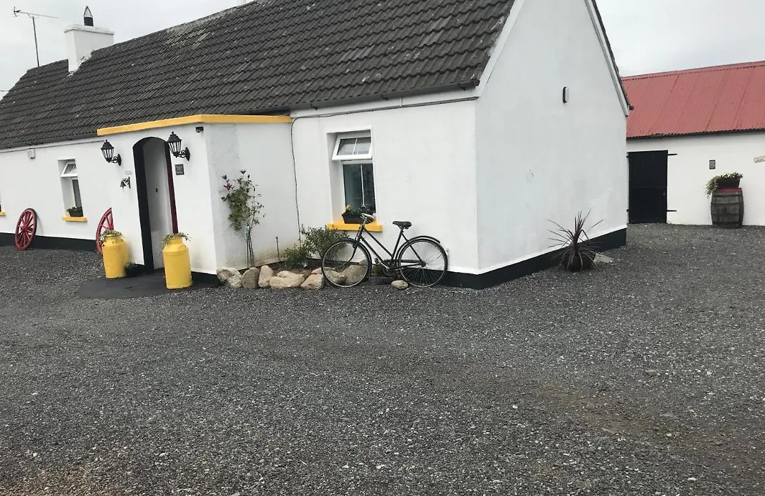 Toddys Cottage & Stables-1