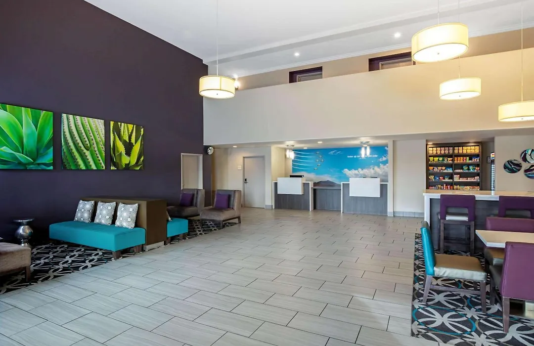 La Quinta Inn & Suites By Wyndham Las Vegas Nellis-1