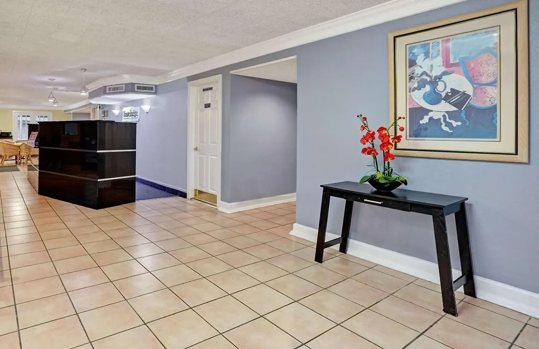 Travelodge By Wyndham North Richland Hills/Dallas/Ft Worth-1