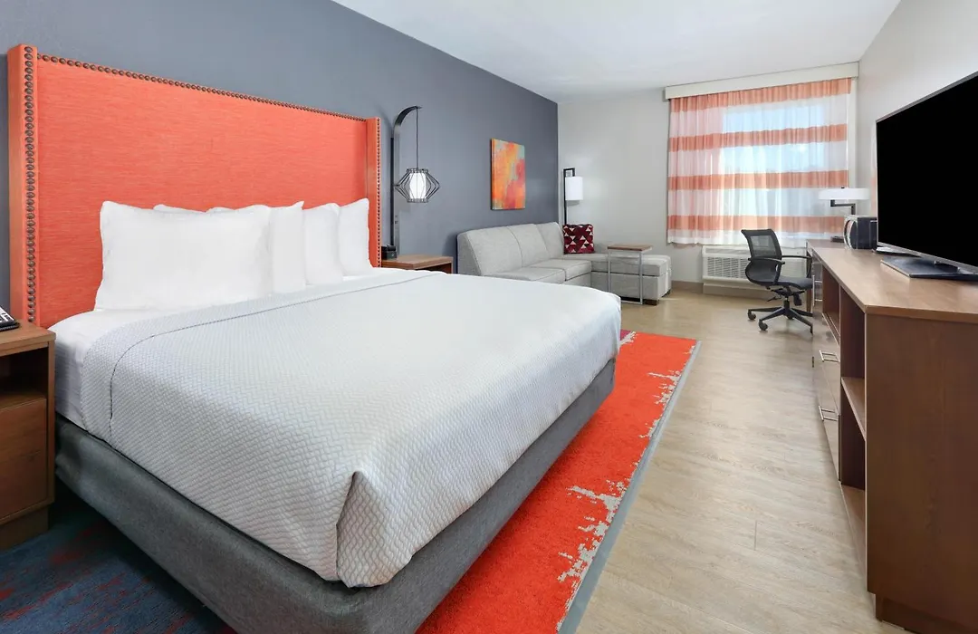 La Quinta Inn & Suites By Wyndham Lakeway-1