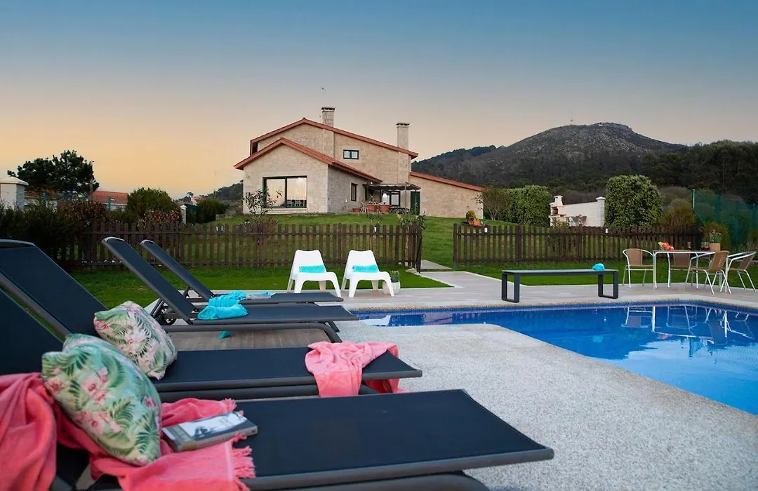 Luxury Singular Villa Carolina-1