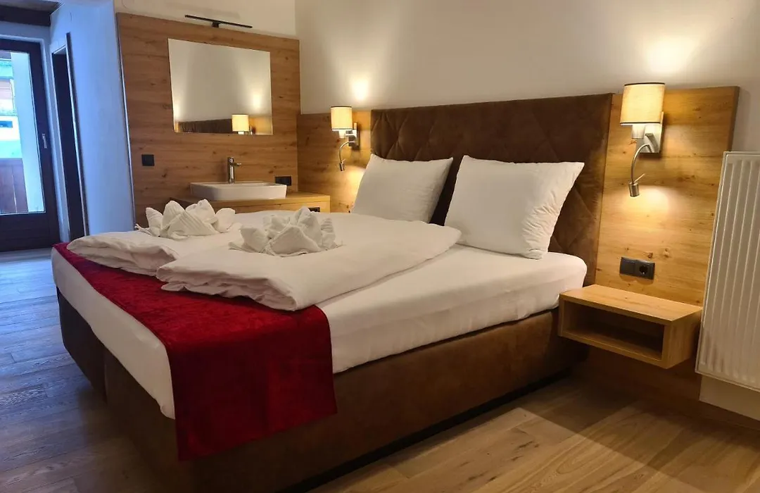 Hotel Alpenhof***-1