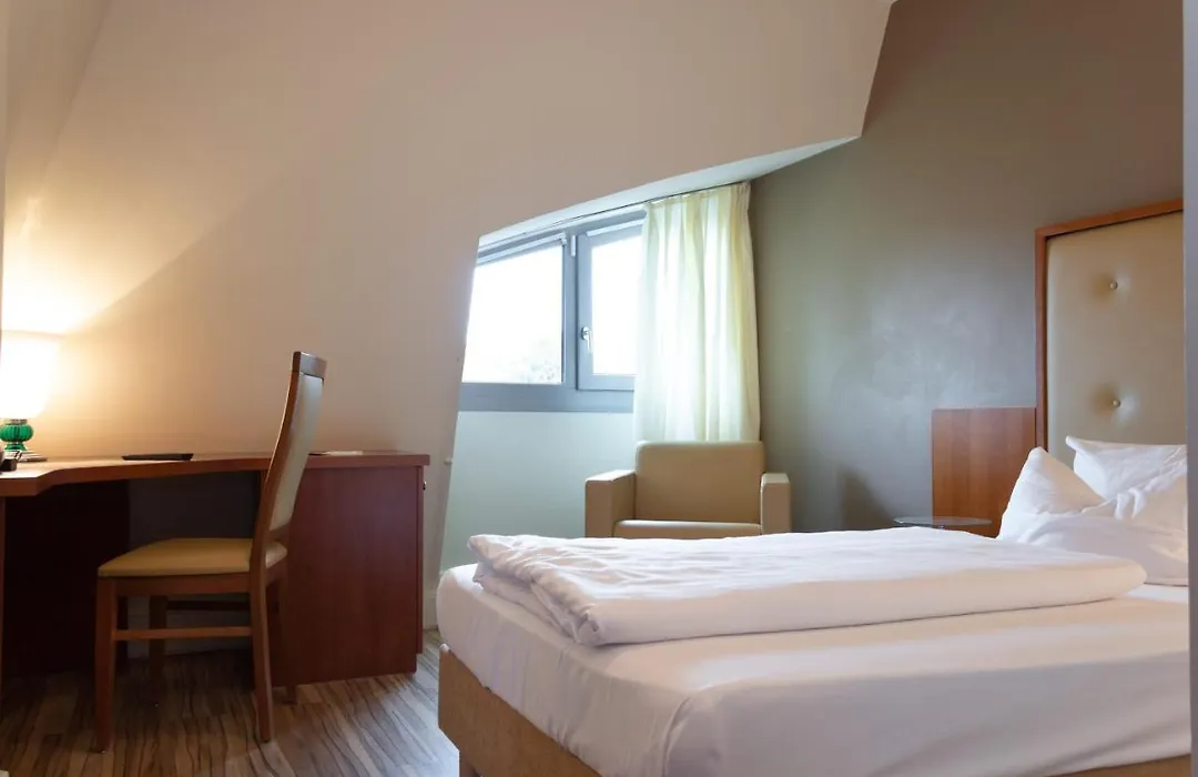 Hotel Am Blauen Wunder-1