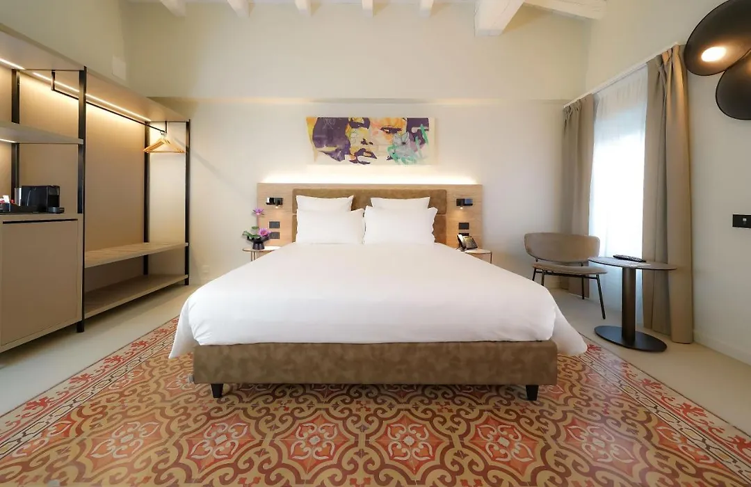 Bergamo Inn 21-1