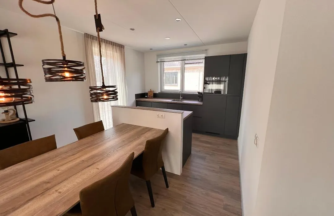 Luxe villa op Vakantiepark de Koorn-aar-1